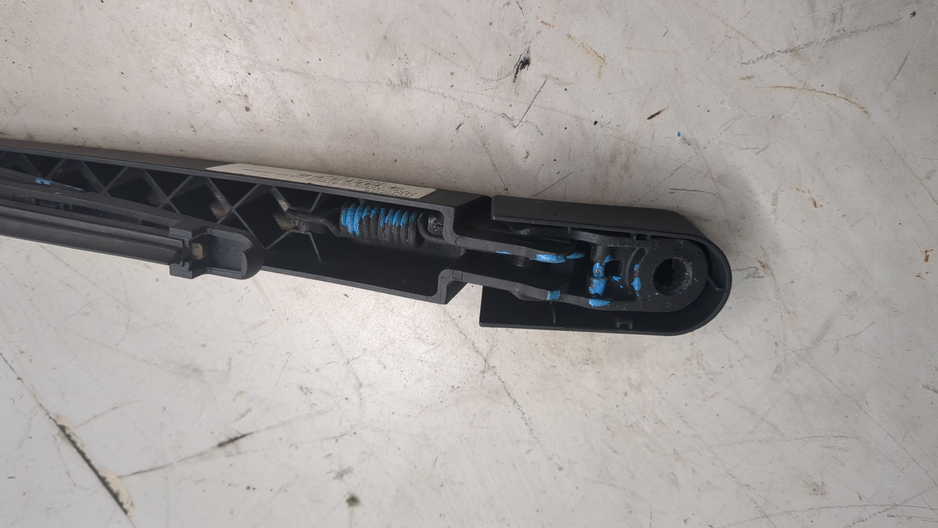 Поводок стеклоочистителя заднего