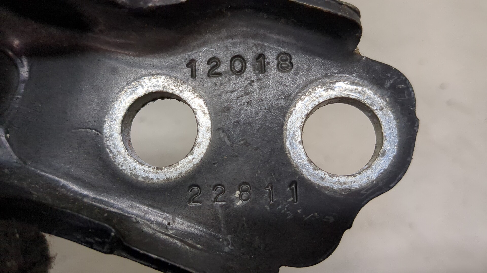 Петля двери