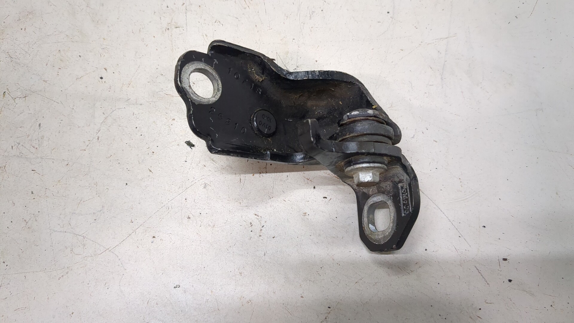 Петля двери