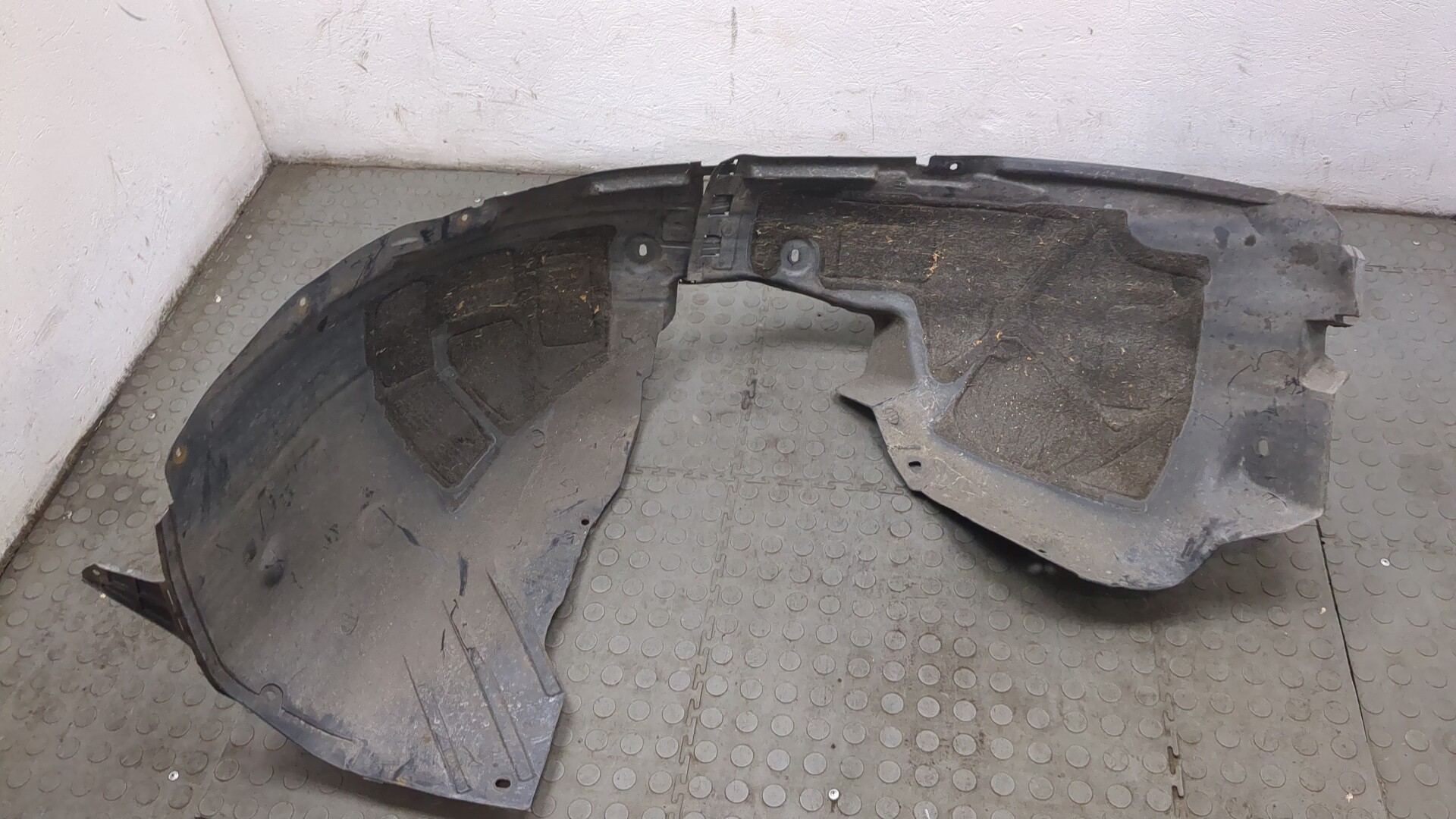 Локер передний левый