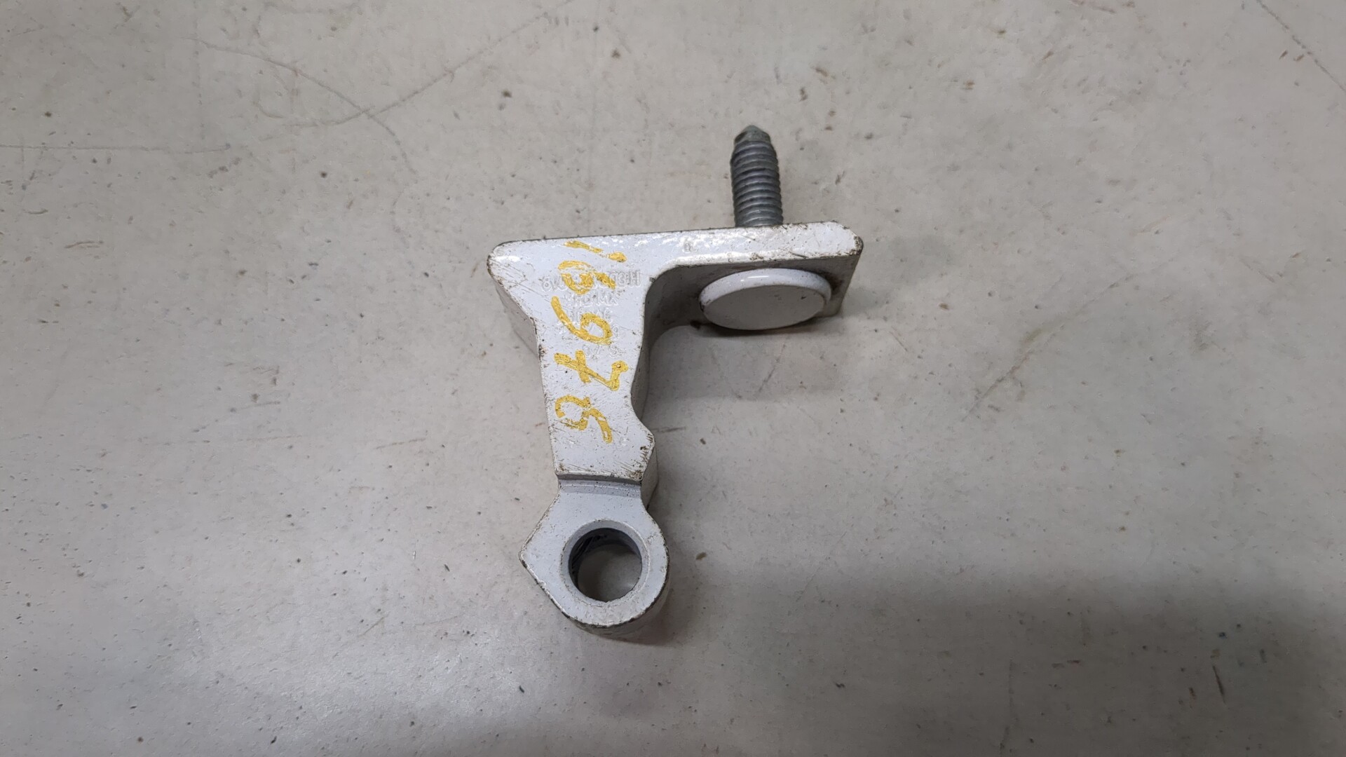 Петля двери