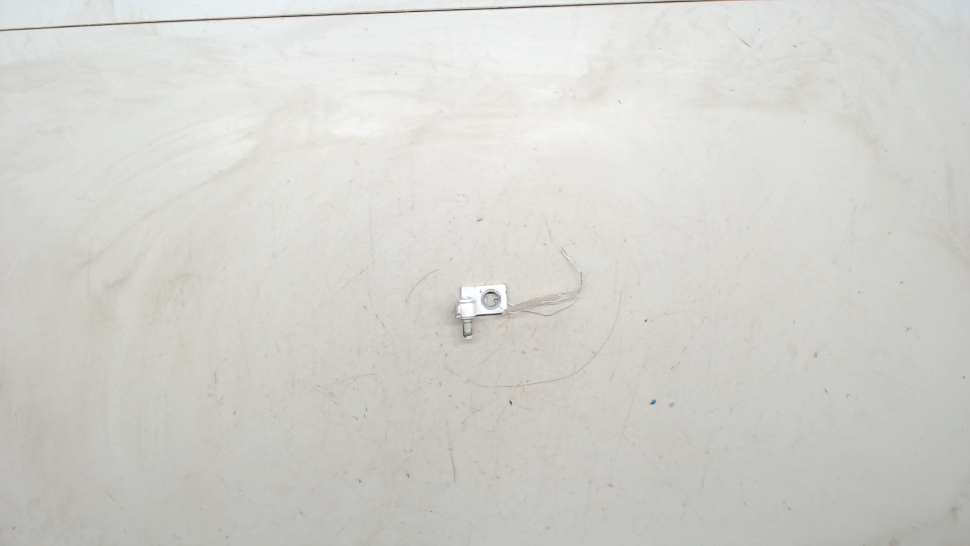 Петля двери передней