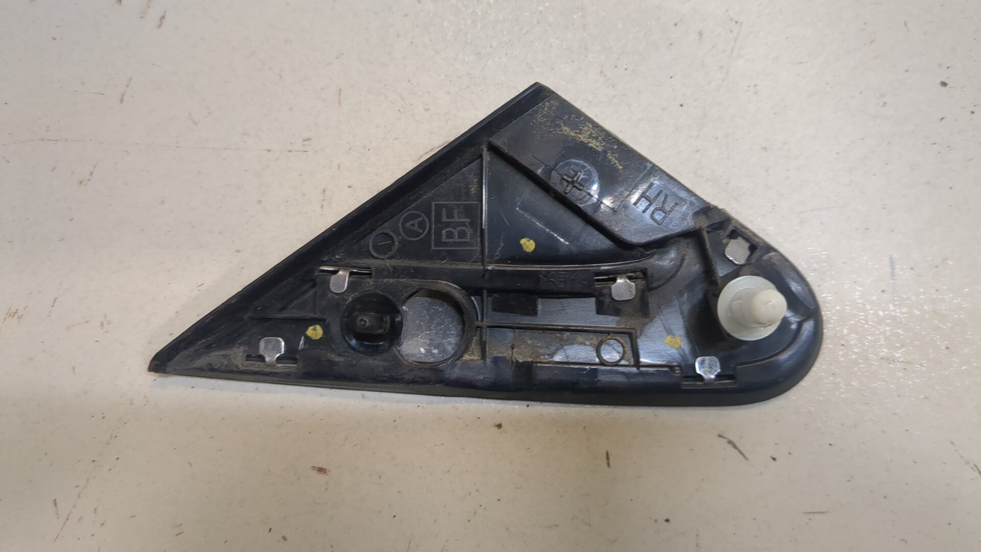 Накладка переднего крыла правого