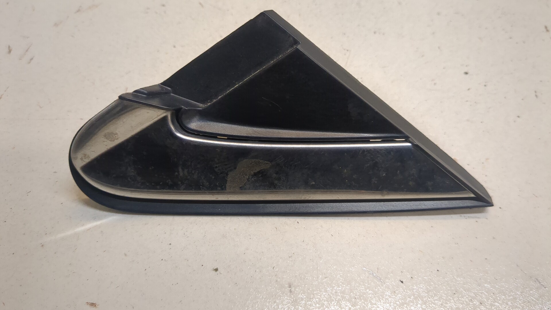 Накладка переднего крыла правого