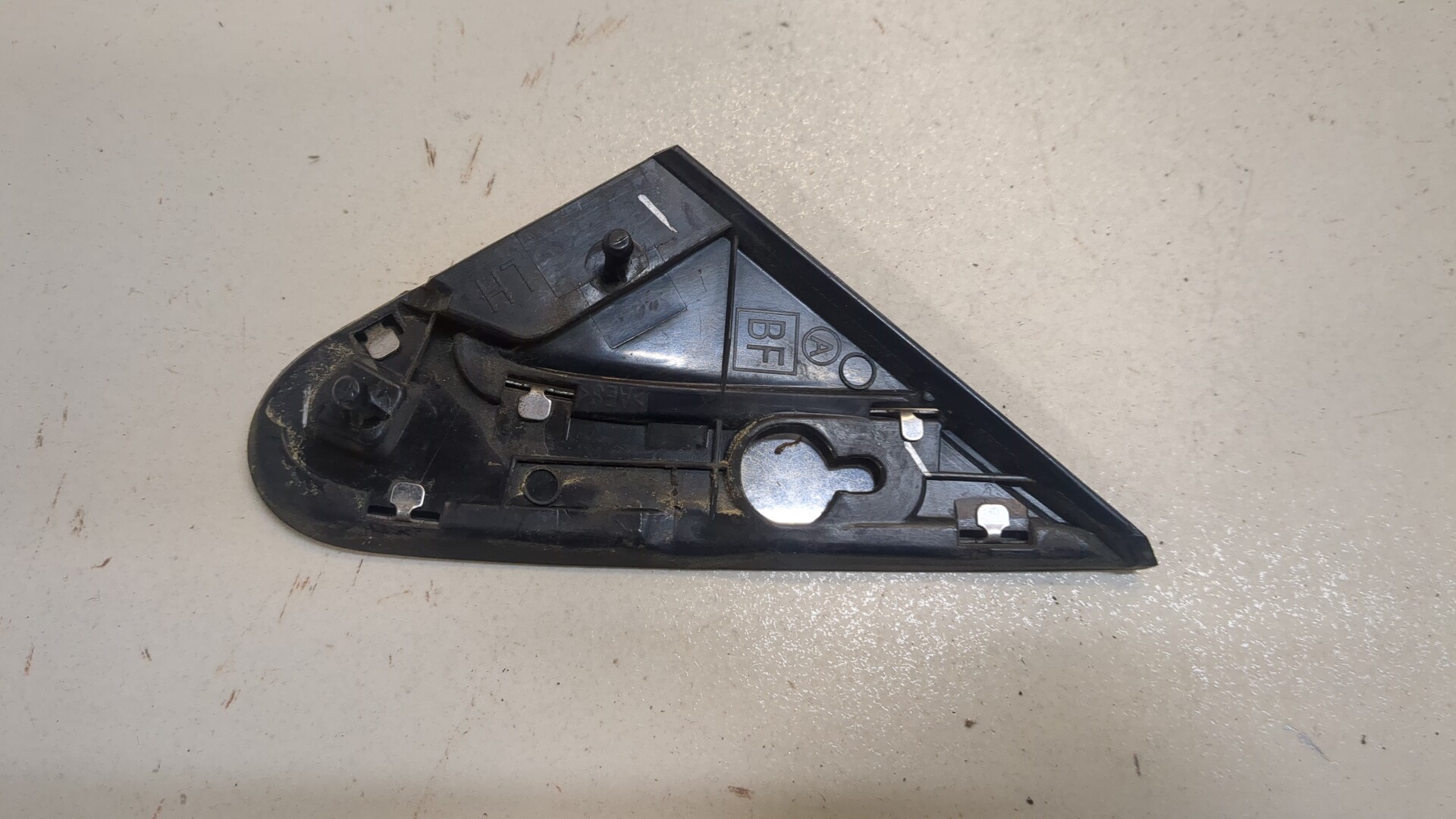 Накладка переднего крыла левого