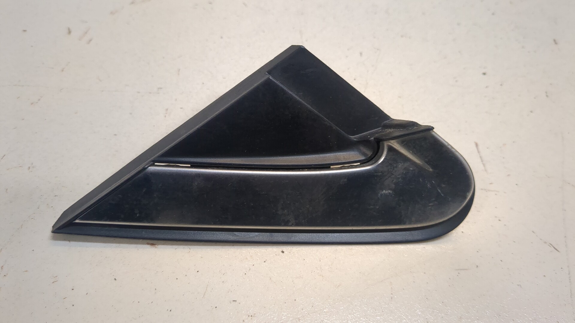 Накладка переднего крыла левого