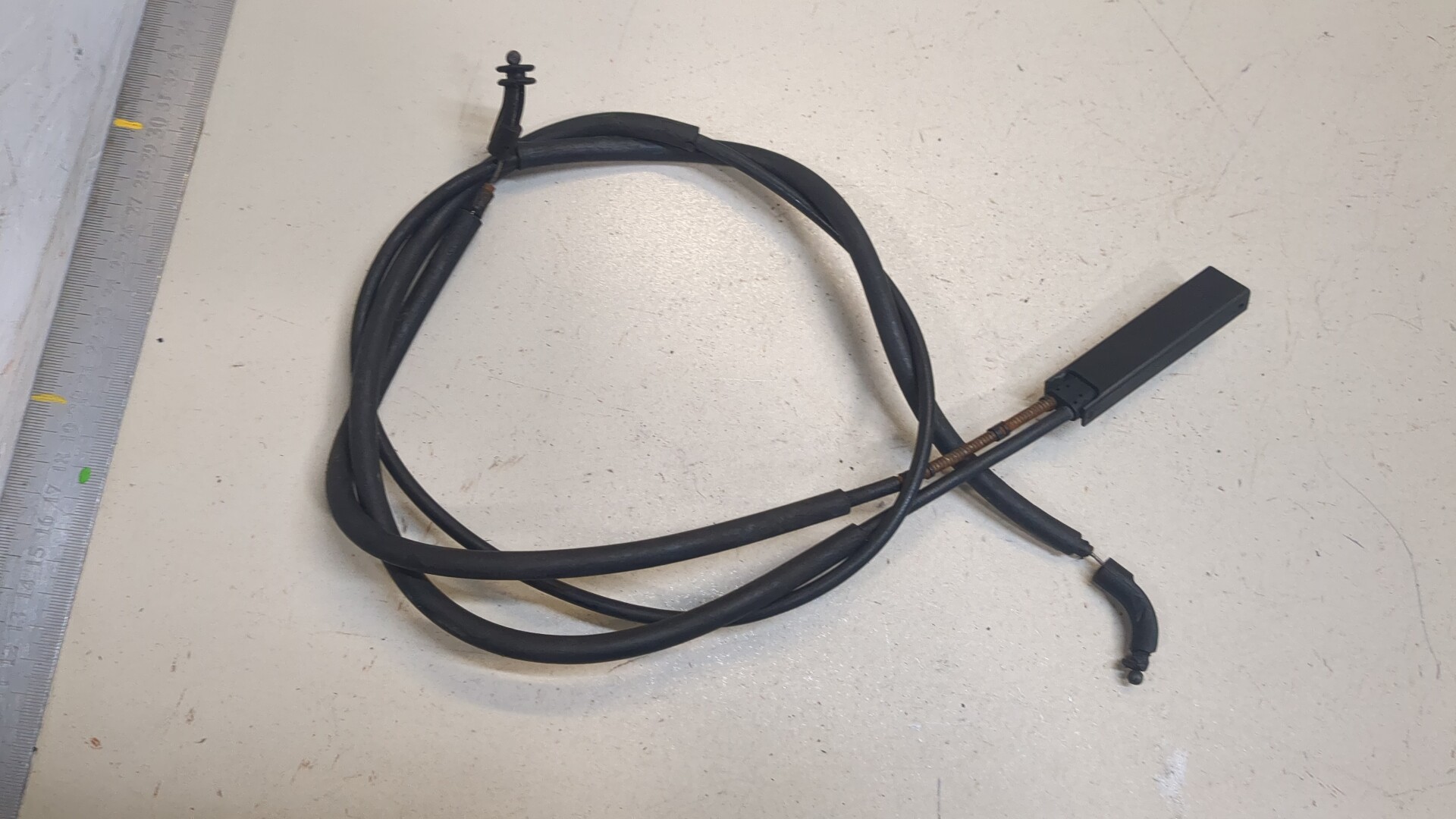 Трос открывания капота