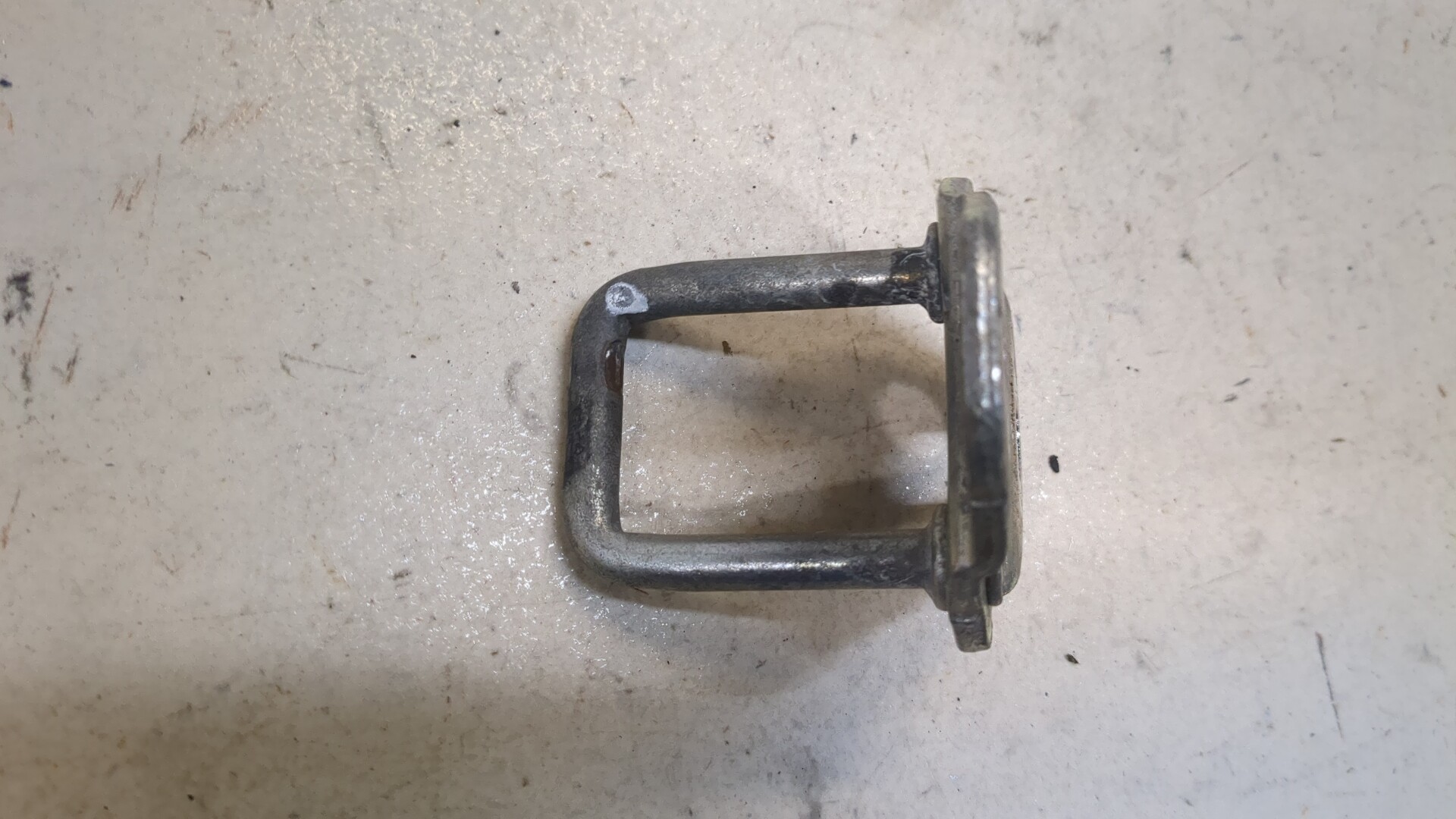 Петля капота