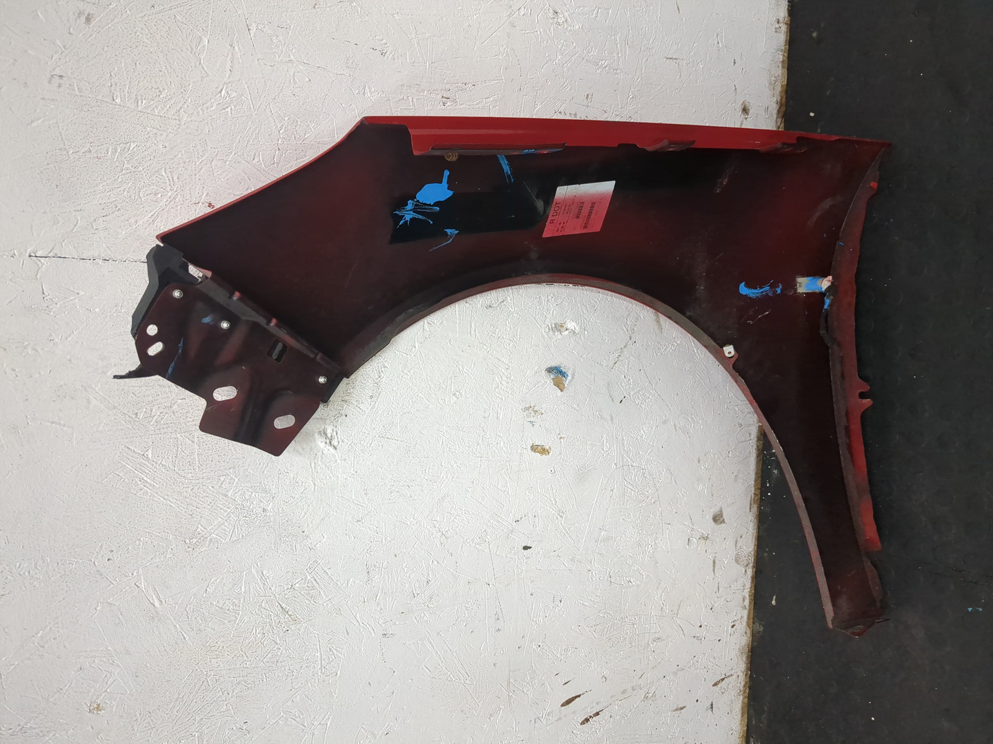 Крыло переднее правое