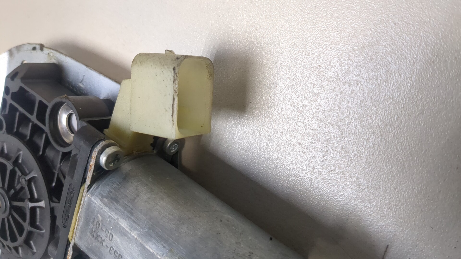 Стеклоподъемник электр. передний левый