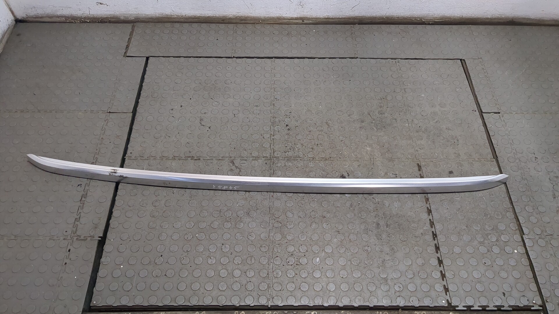 Рейлинг (релинг) правый (планка на крышу)