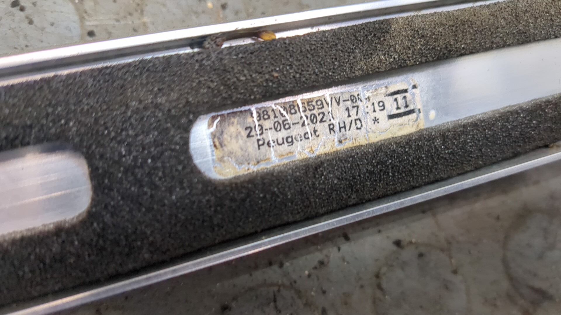 Рейлинг (релинг) правый (планка на крышу)