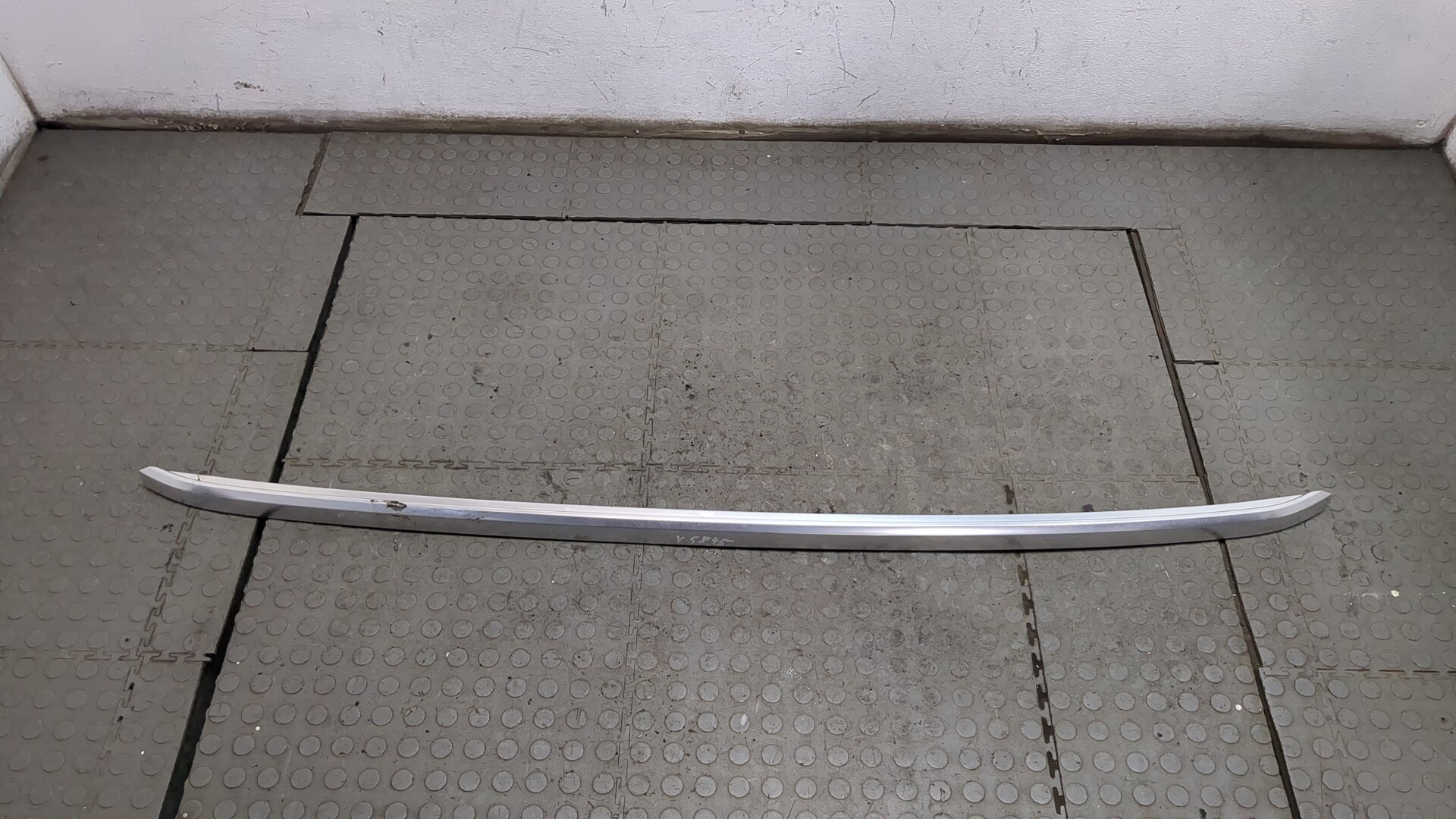 Рейлинг (релинг) левый (планка на крышу)