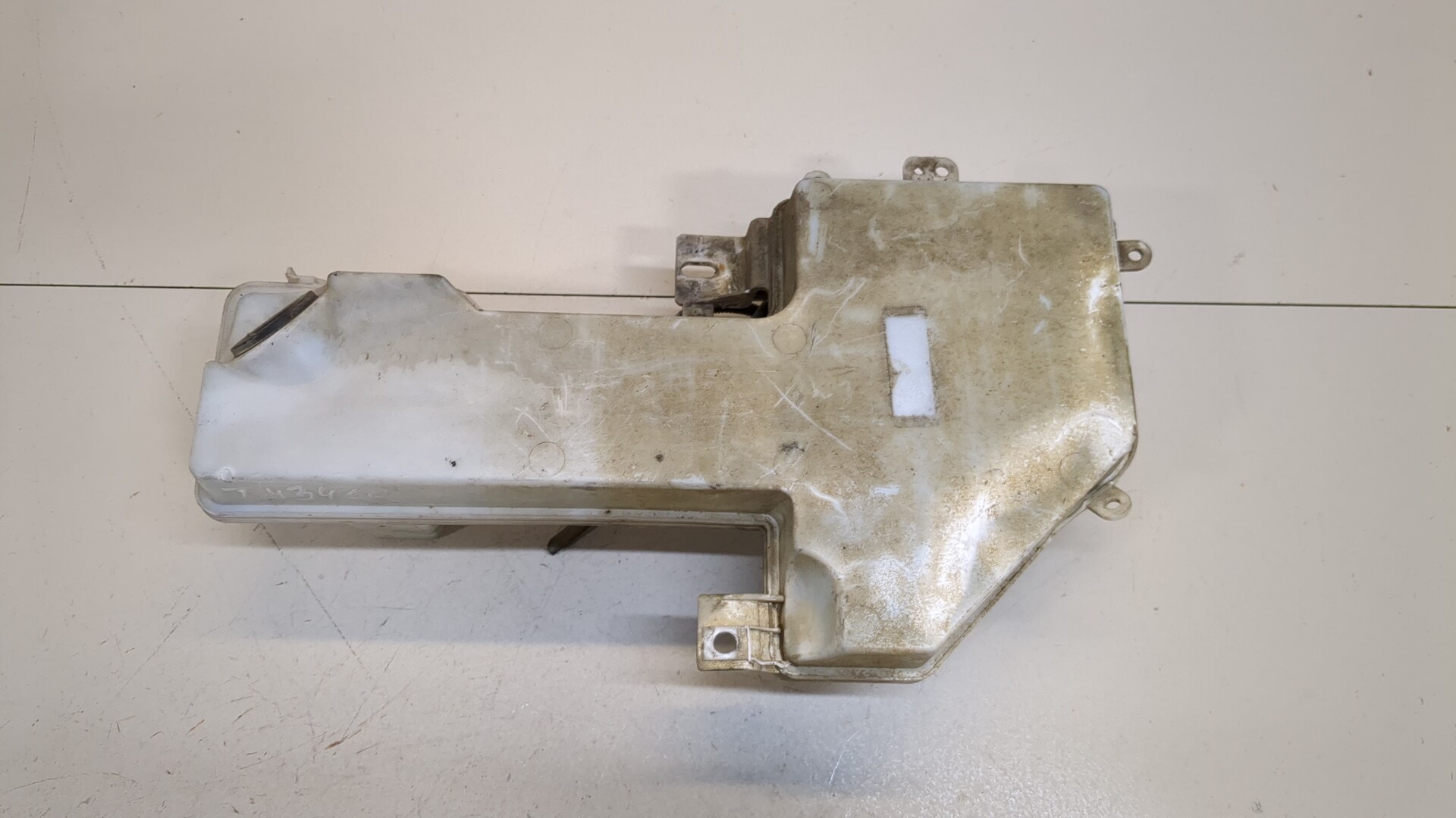 Бачок омывателя лобового стекла