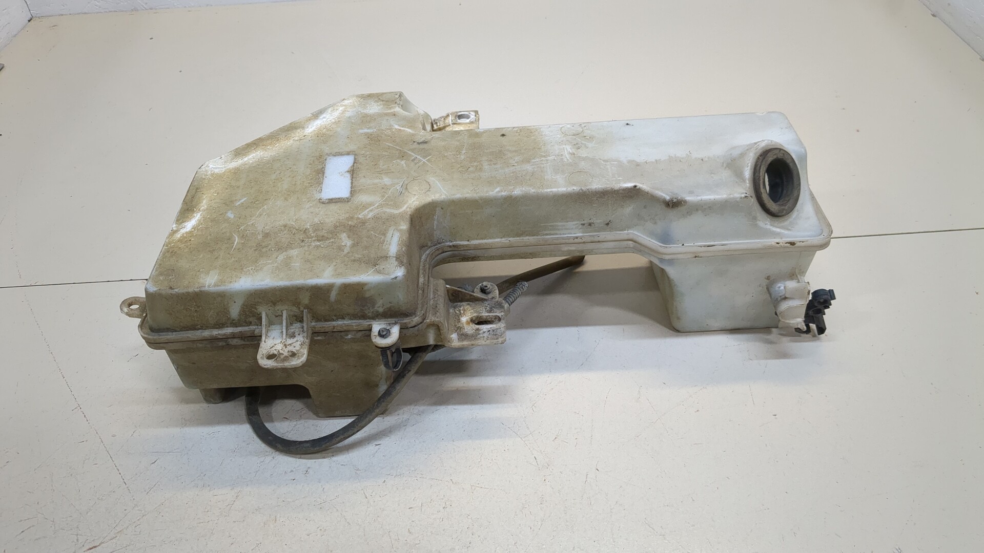 Бачок омывателя лобового стекла