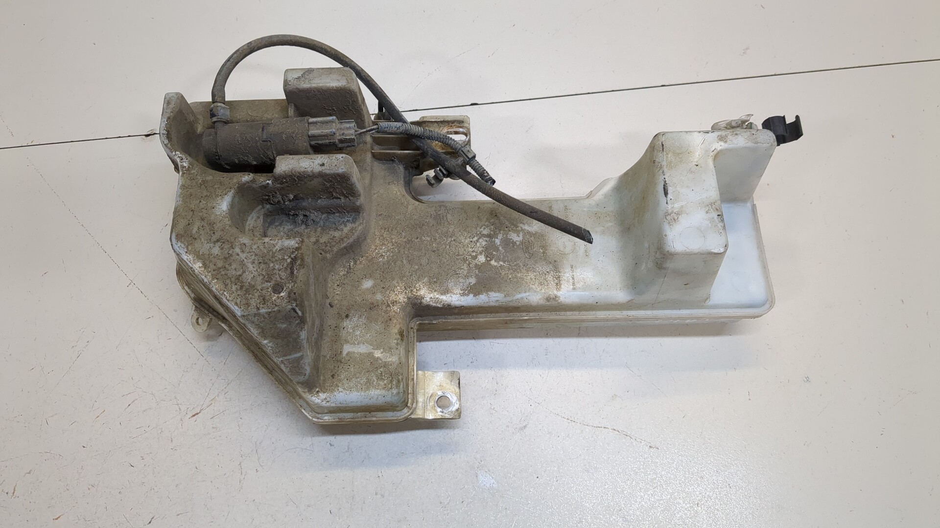 Бачок омывателя лобового стекла