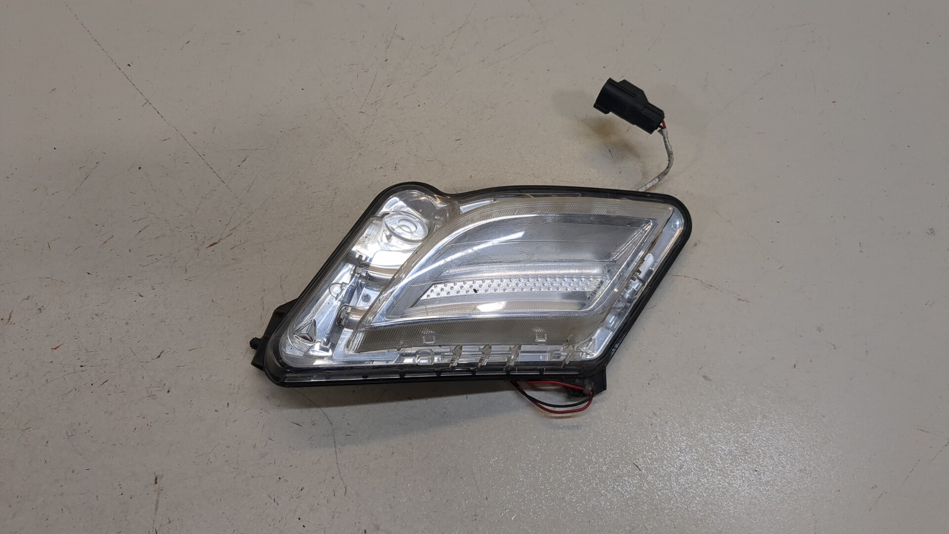 Фара дневного света правая (ходовые огни)