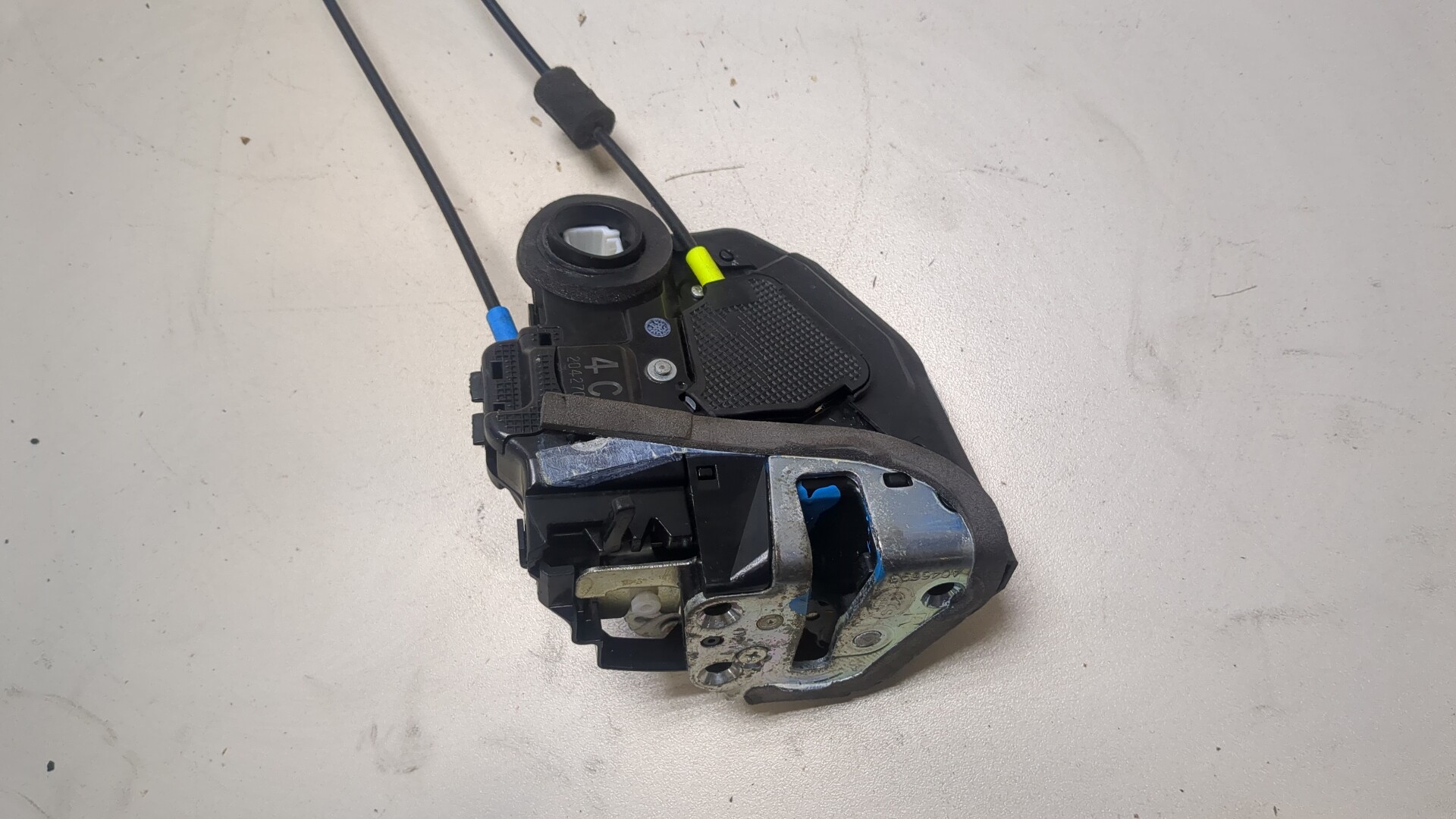 Замок двери задней правой