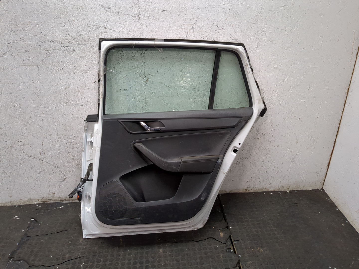 Дверь задняя правая