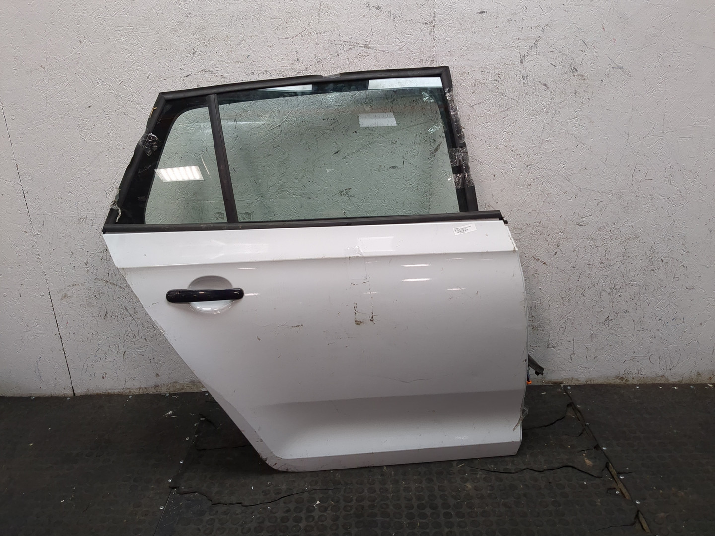 Дверь задняя правая