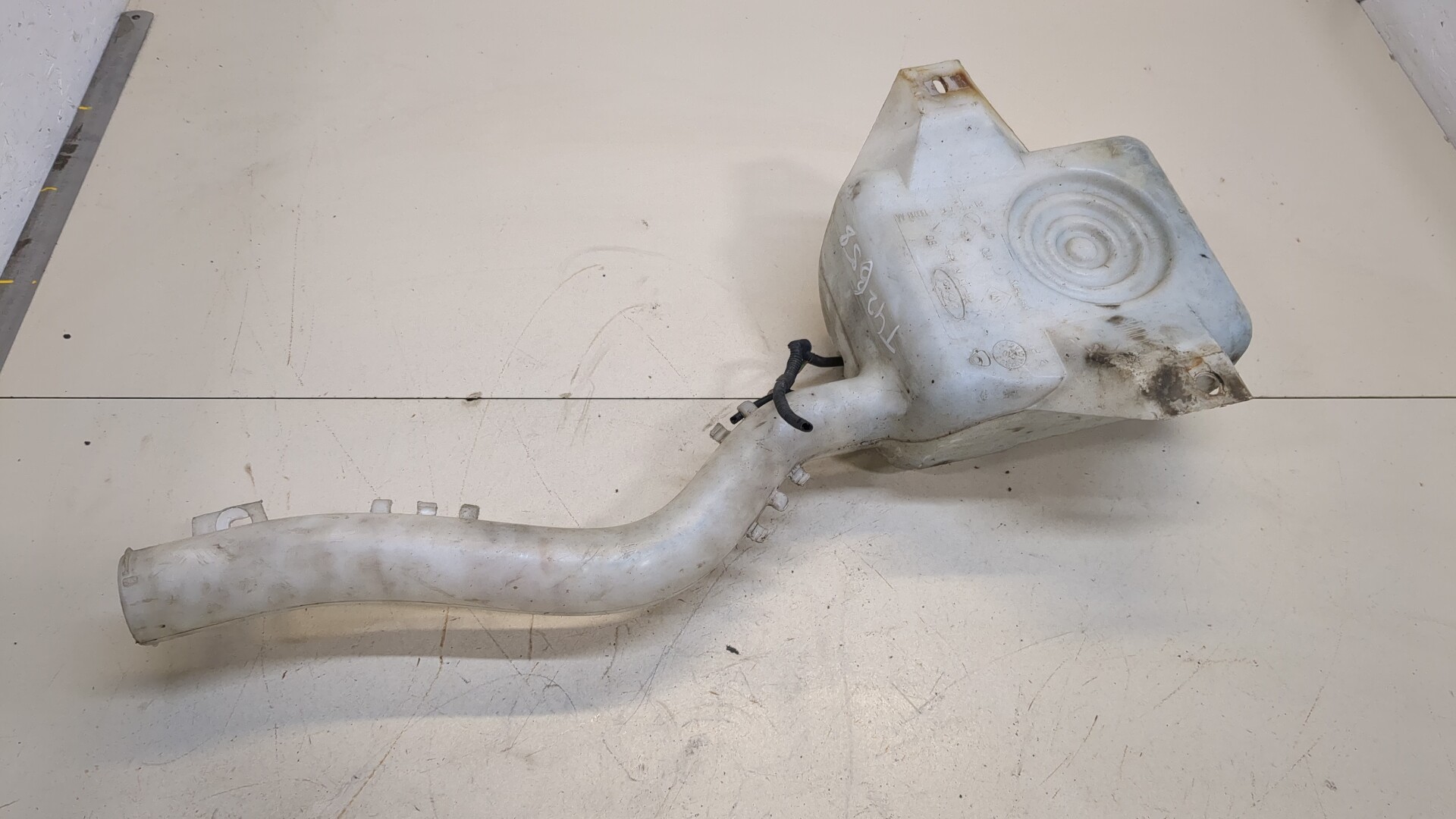 Бачок омывателя лобового стекла