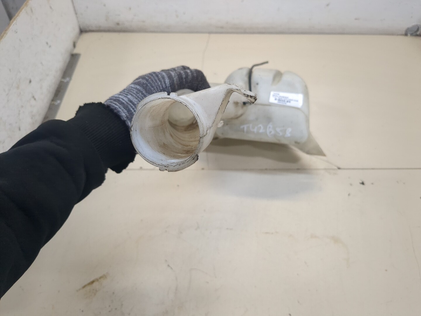 Бачок омывателя лобового стекла