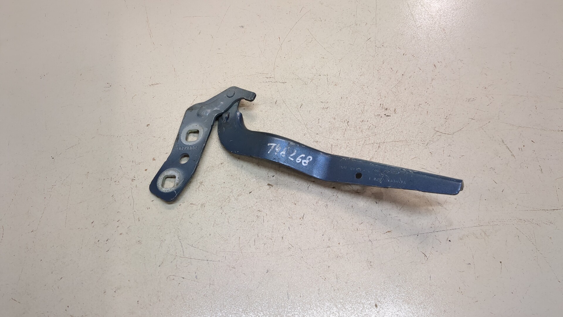 Петля капота правая