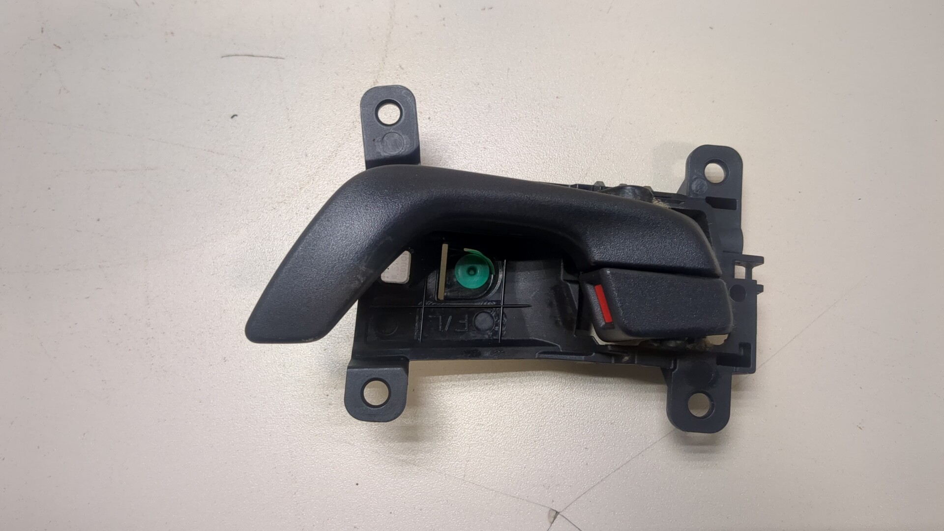 Ручка двери передней внутренняя левая