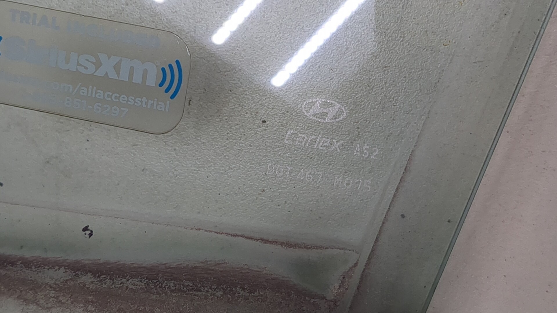 Стекло двери передней левой