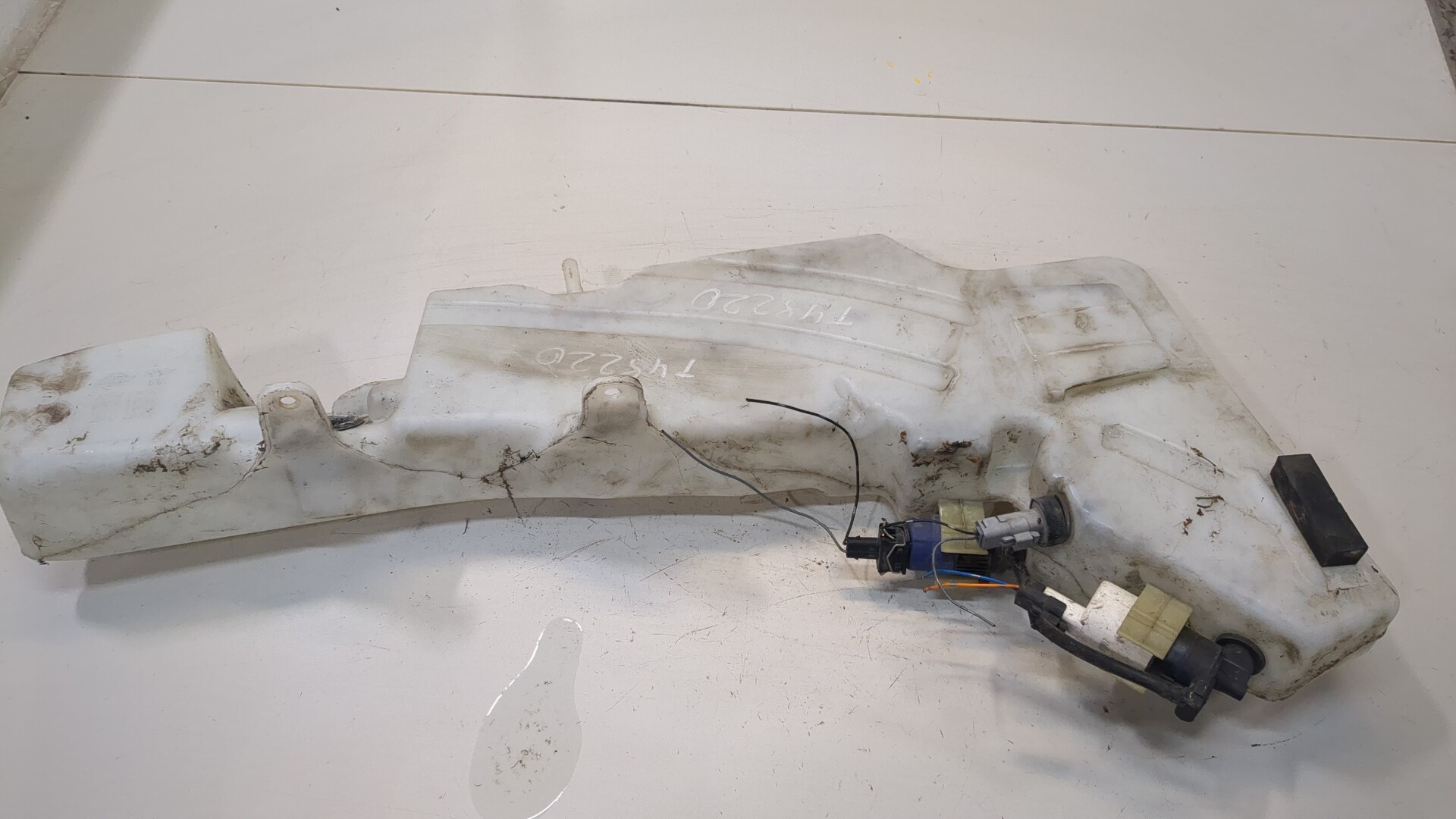 Бачок омывателя лобового стекла