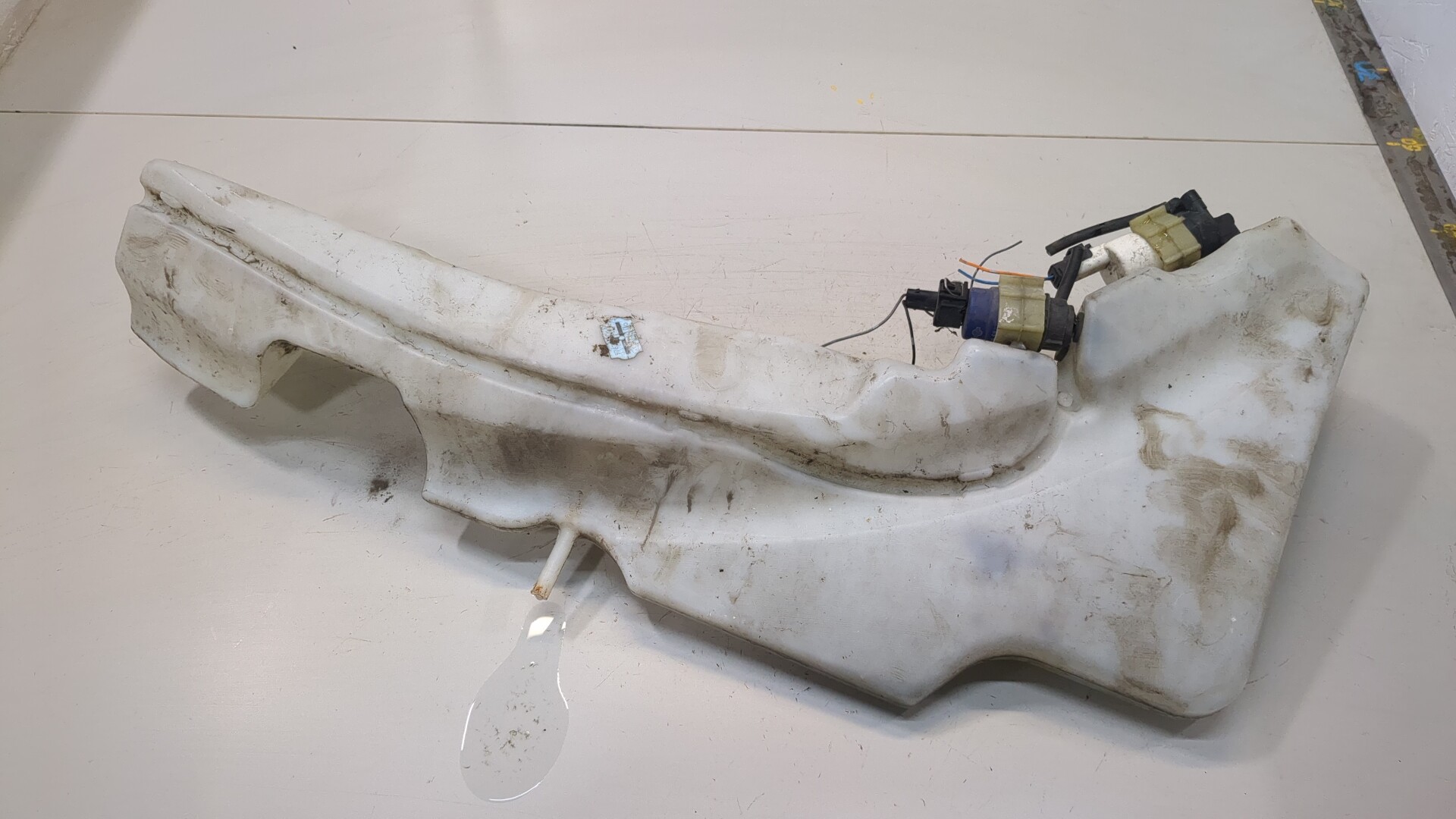 Бачок омывателя лобового стекла