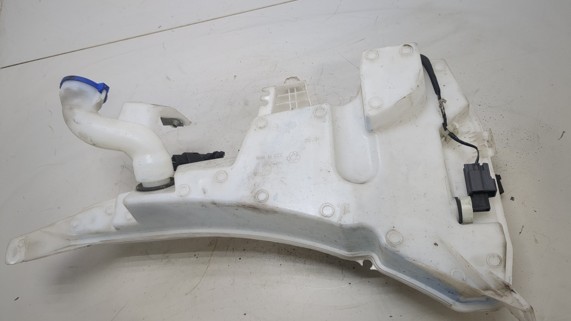 Бачок омывателя лобового стекла