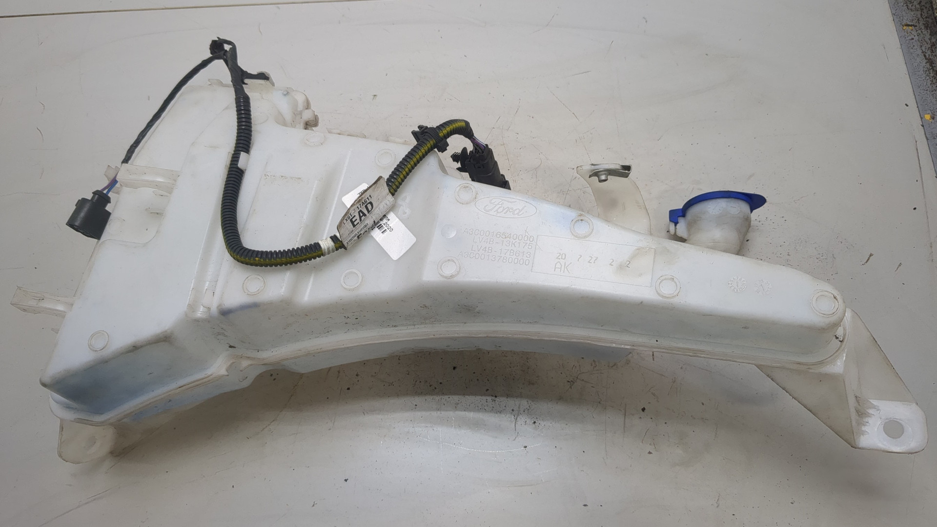 Бачок омывателя лобового стекла