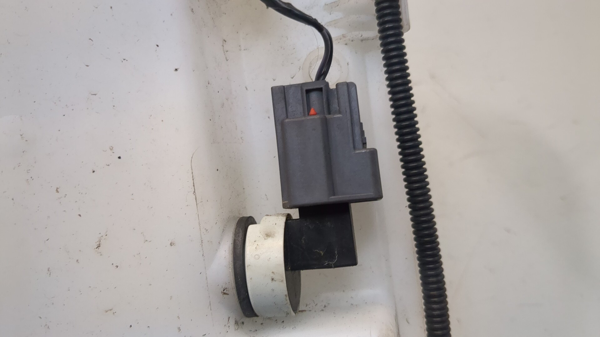 Бачок омывателя лобового стекла