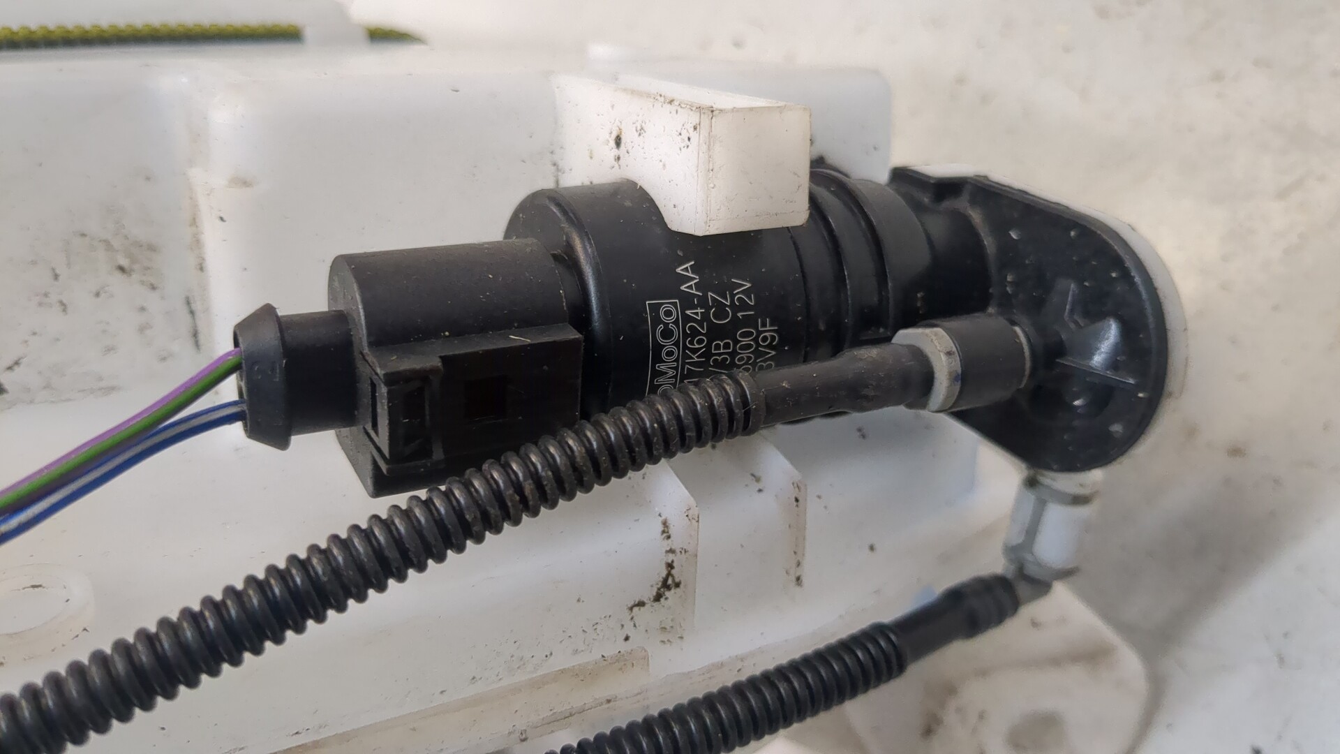 Бачок омывателя лобового стекла