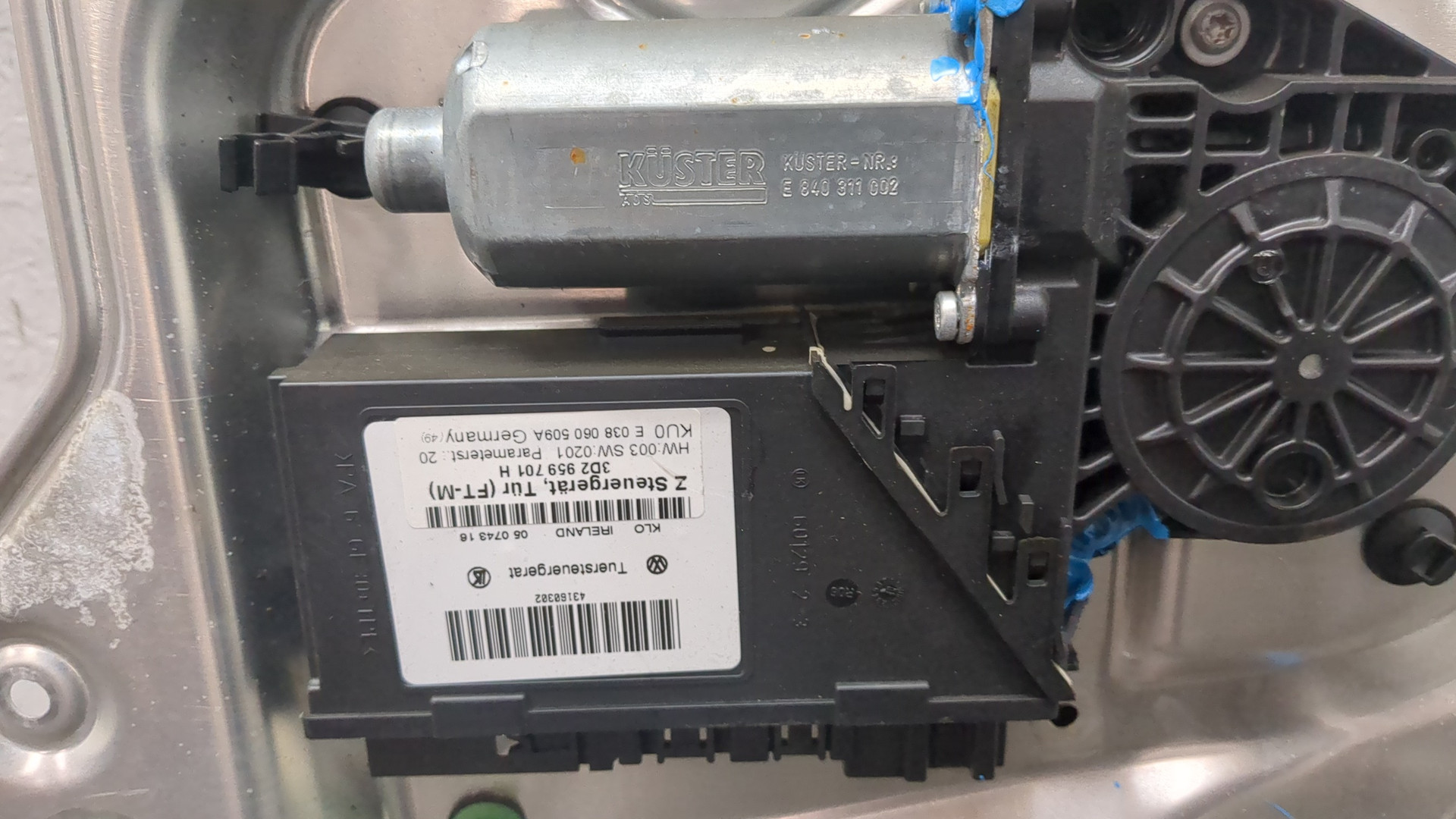 Стеклоподъемник электр. передний правый