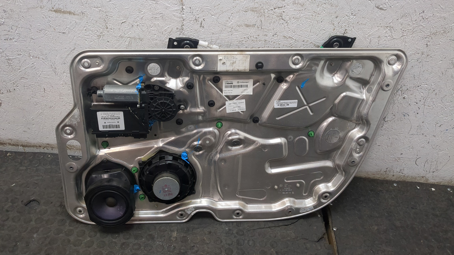 Стеклоподъемник электр. передний правый