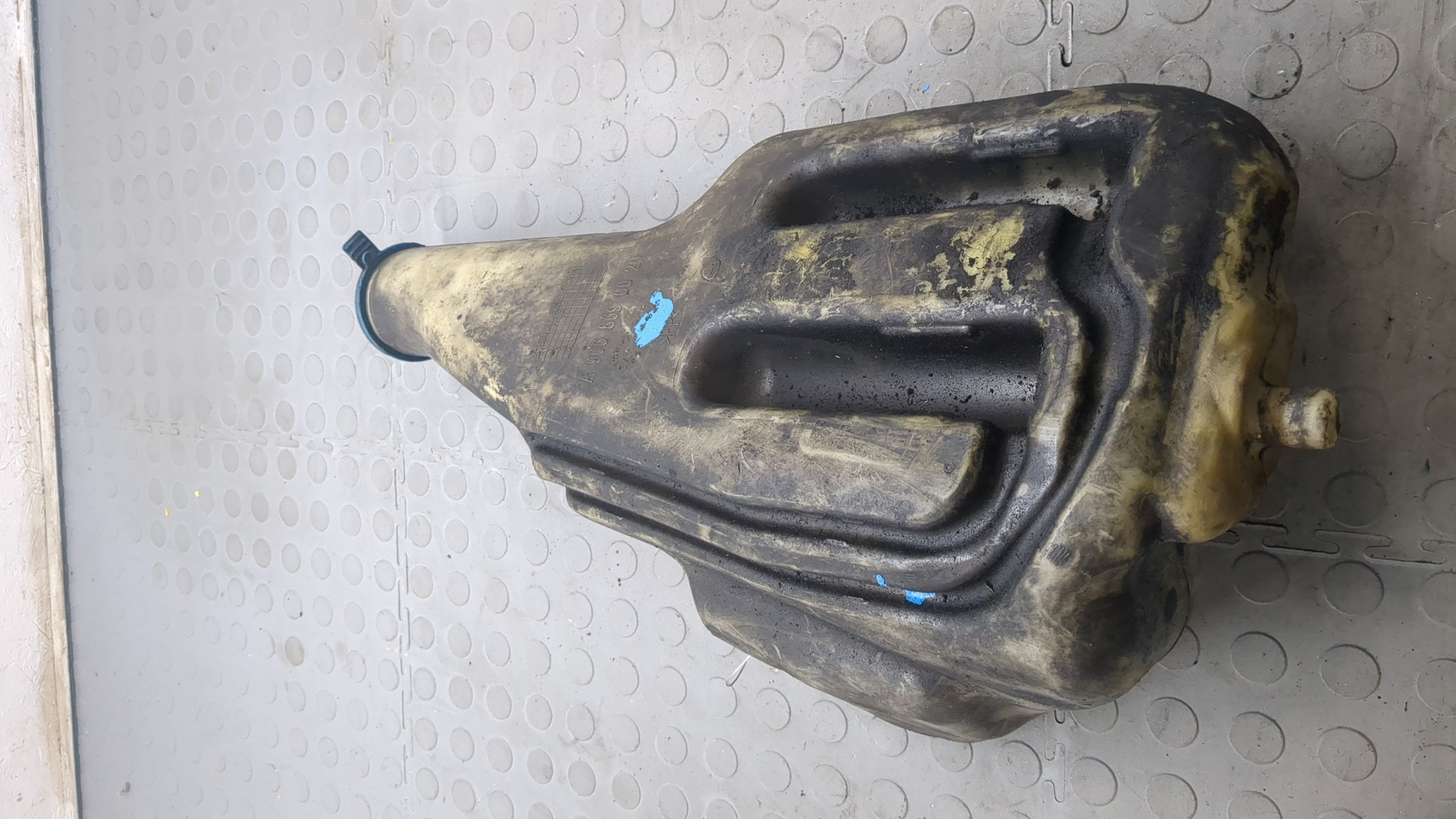 Бачок омывателя лобового стекла