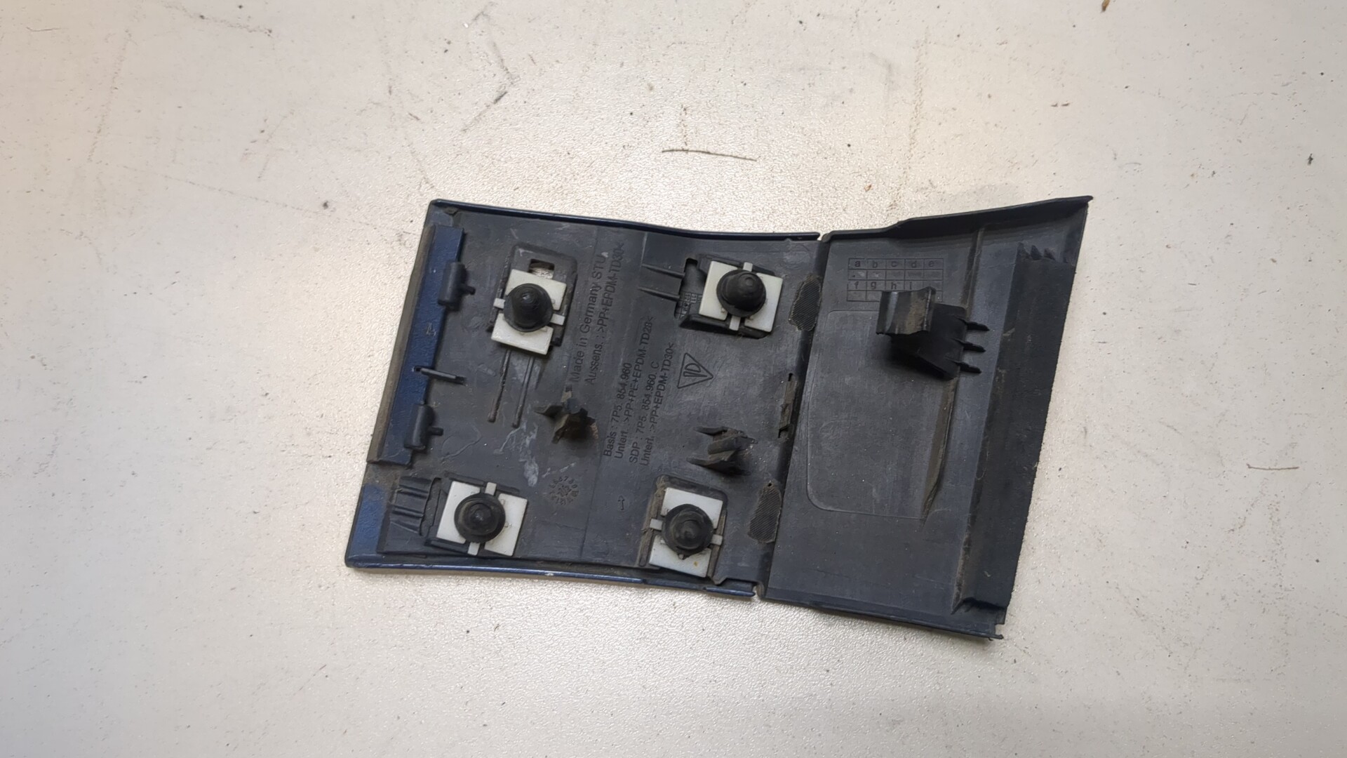 Накладка переднего крыла правого