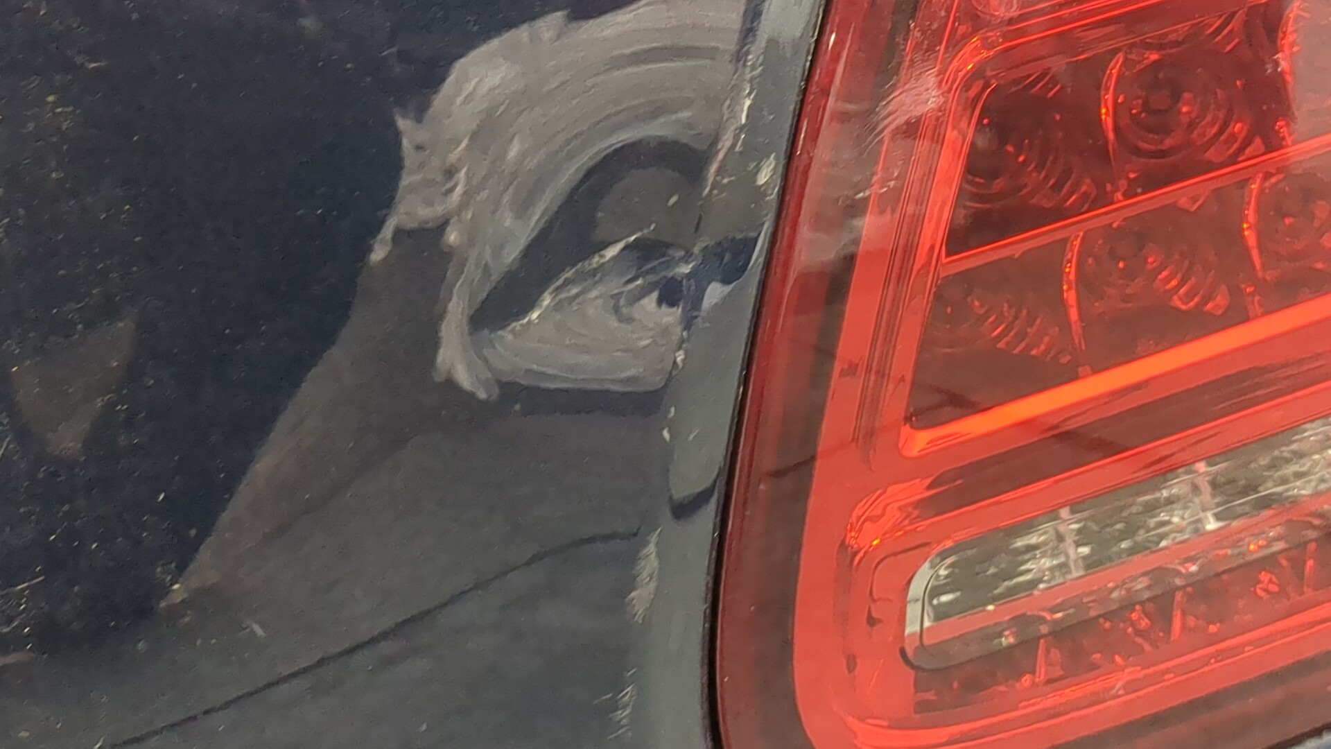 Дверь багажника