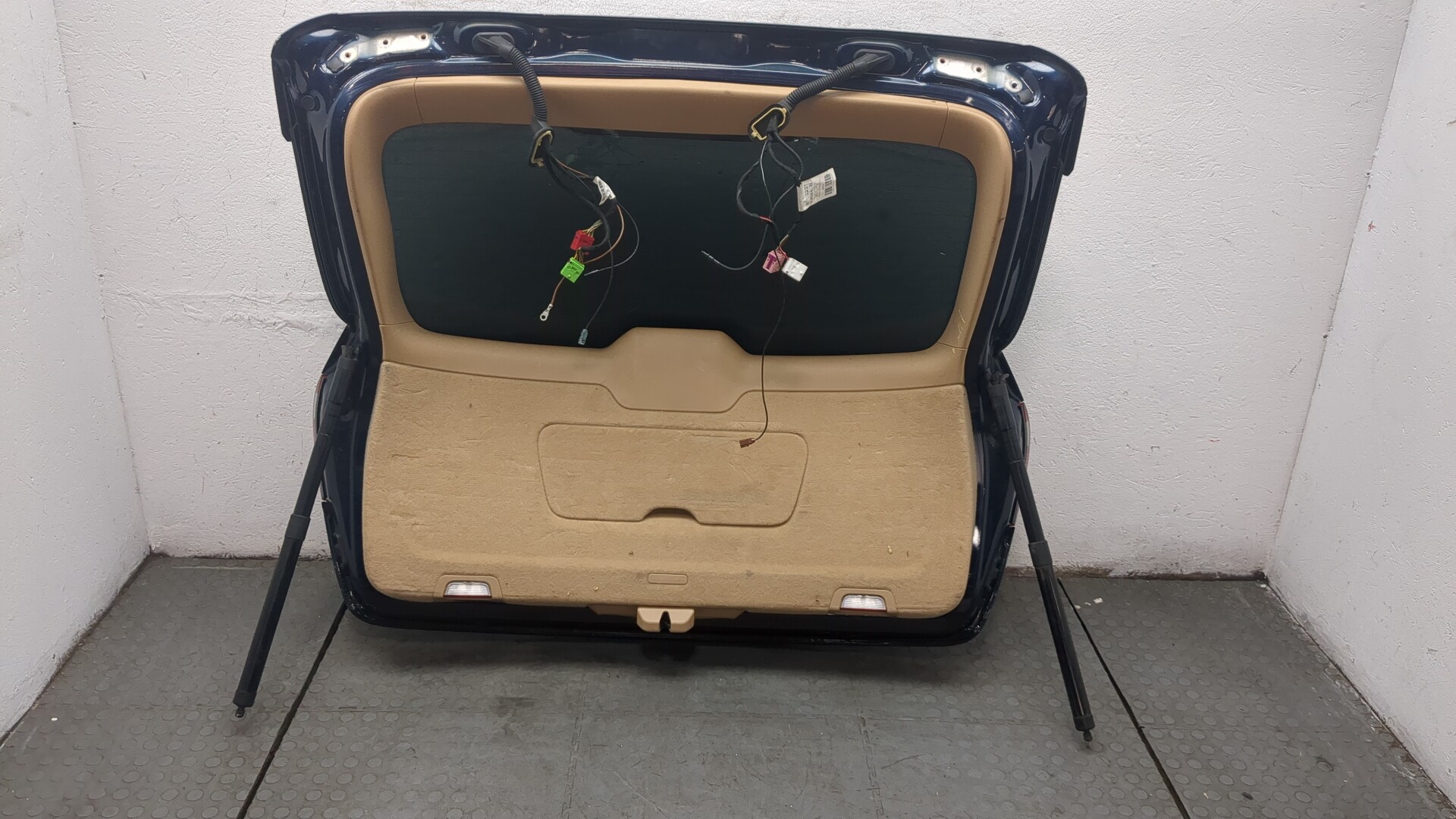 Дверь багажника