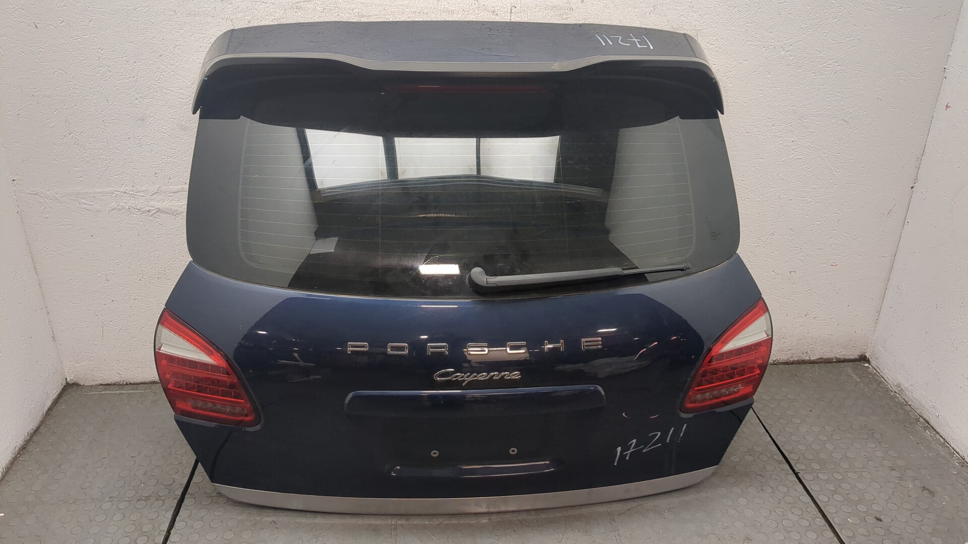 Дверь багажника