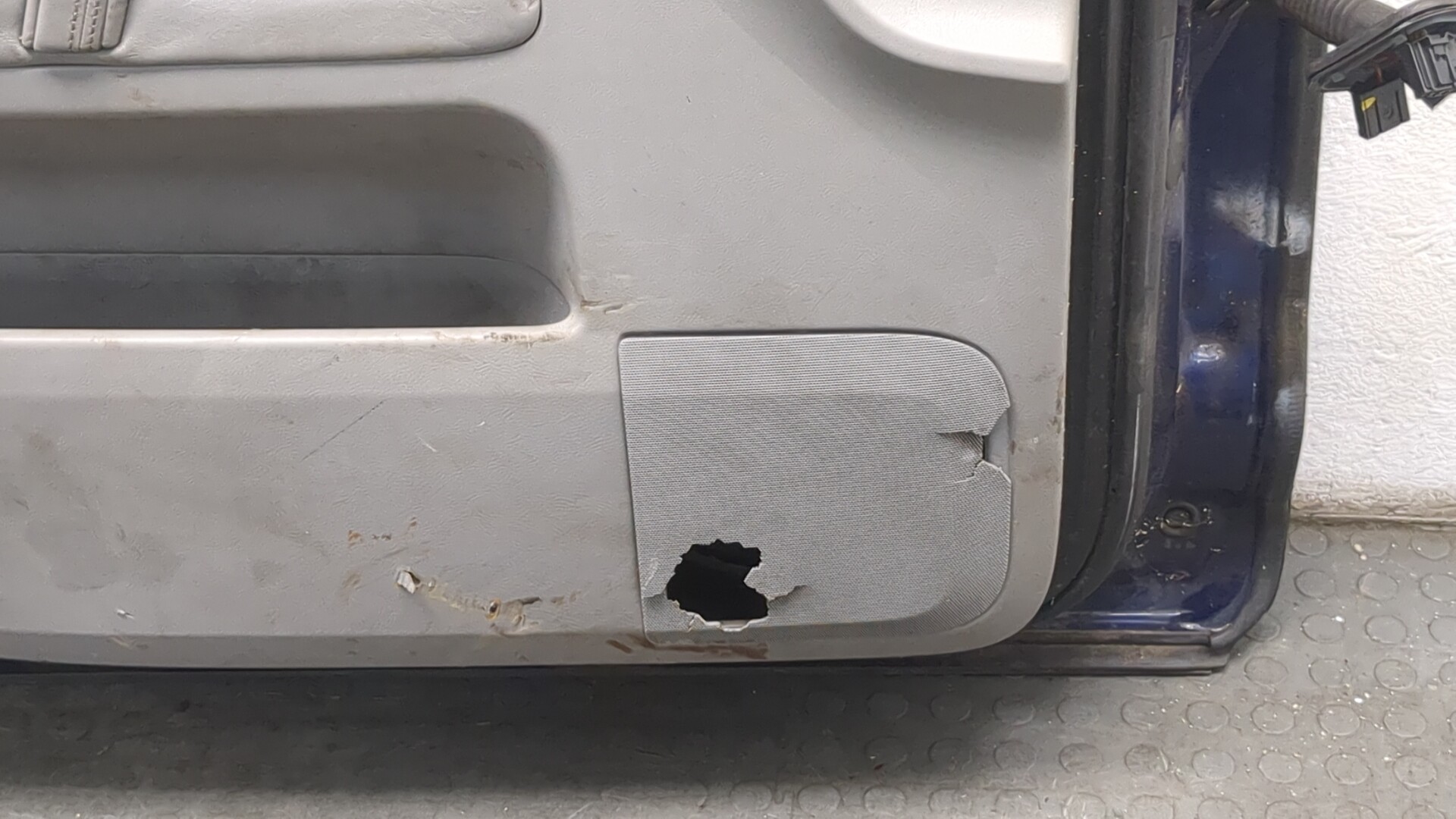 Дверь передняя левая