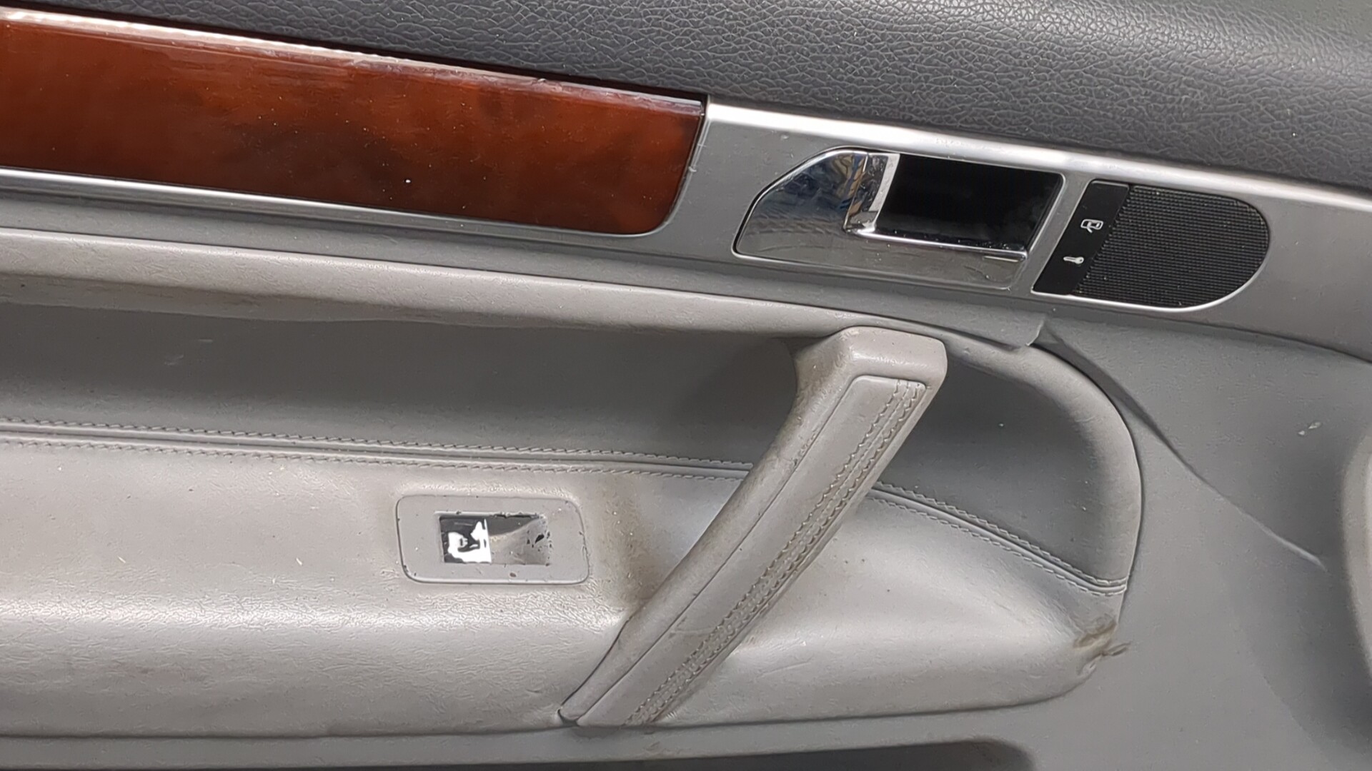 Дверь передняя левая