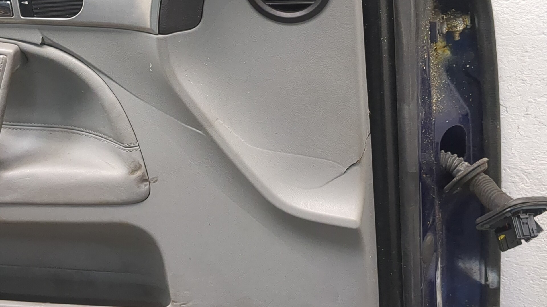 Дверь передняя левая