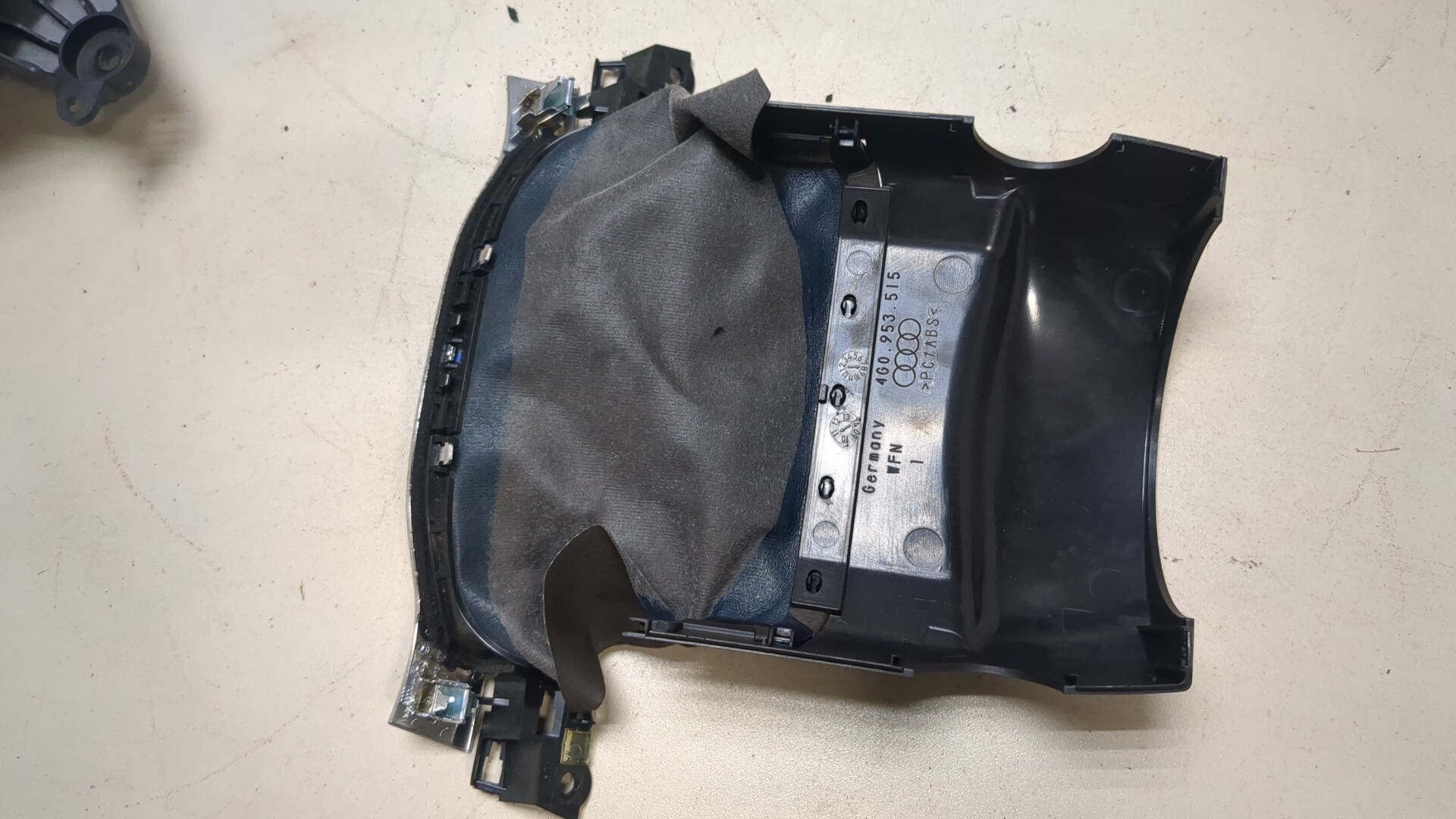 Кожух рулевой колонки