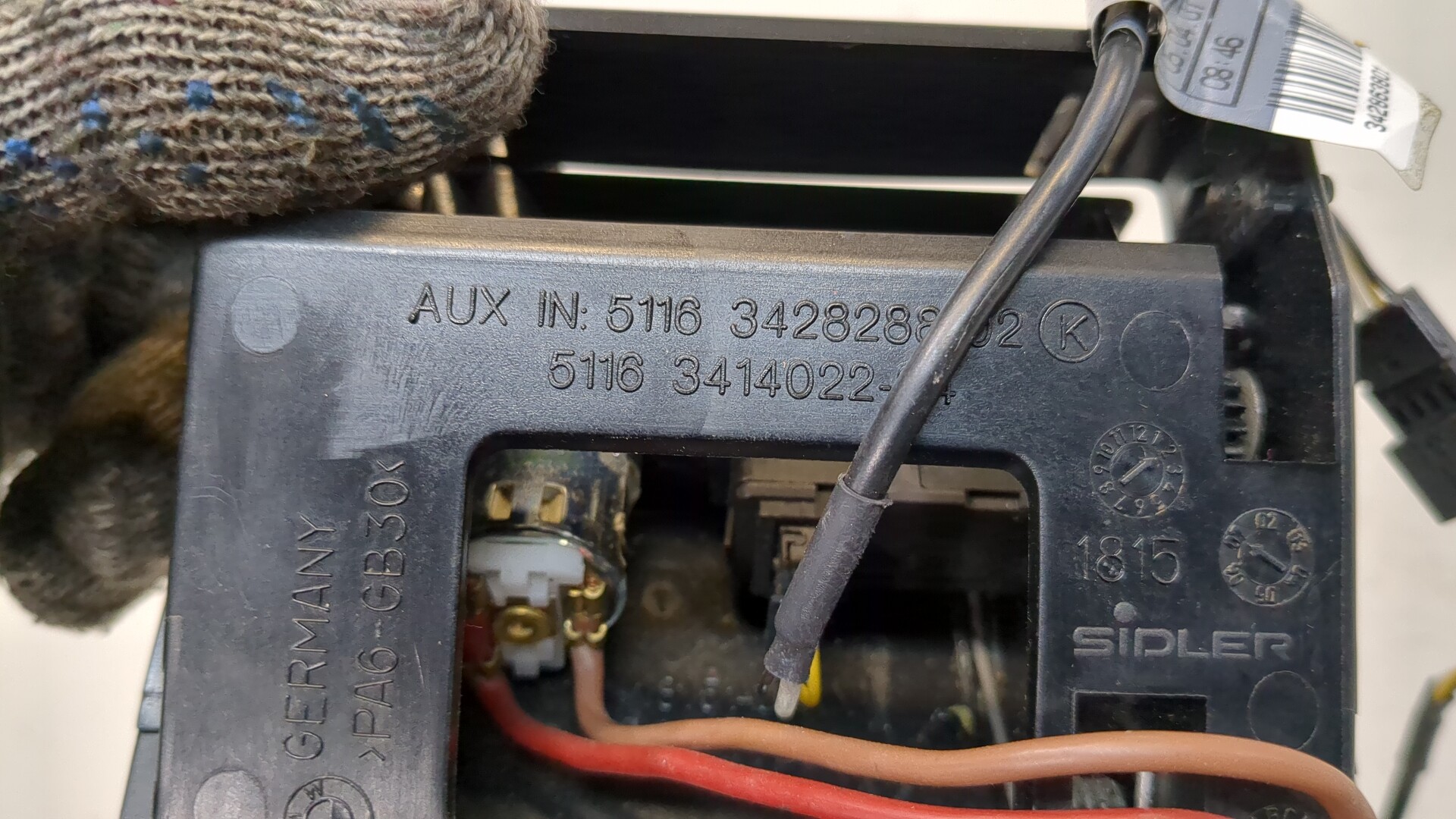 Гнездо AUX / USB IN