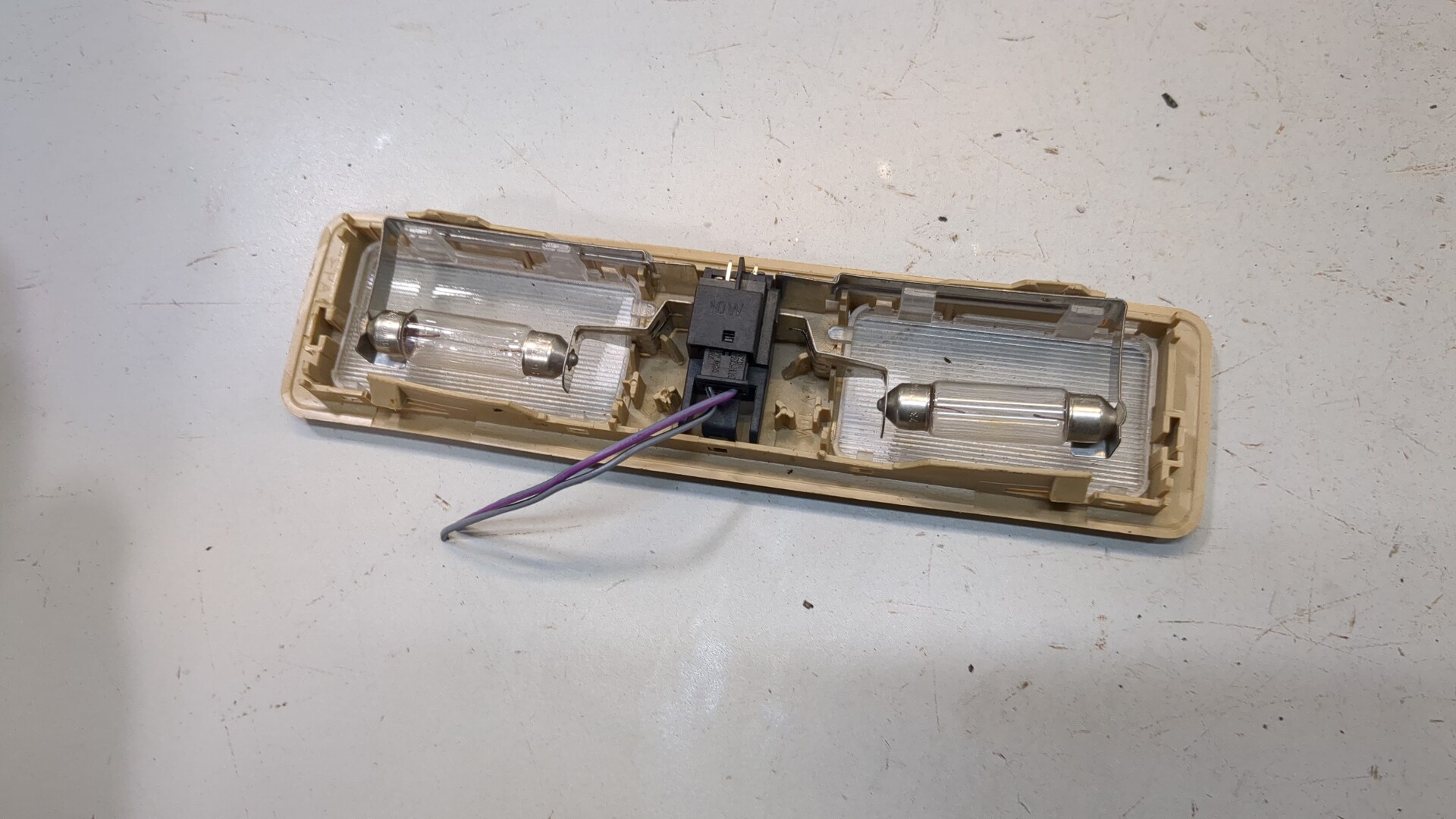 Плафон салонный