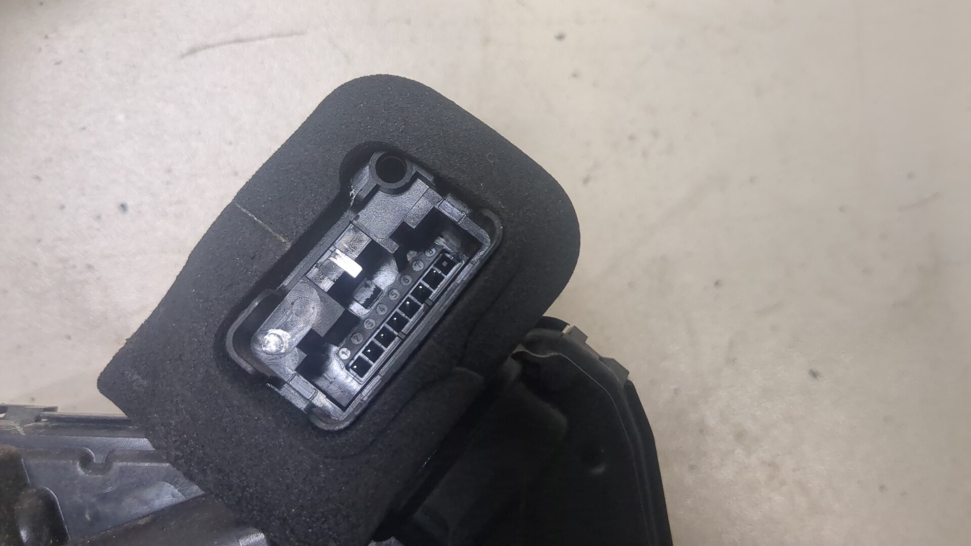 Замок двери задней правой