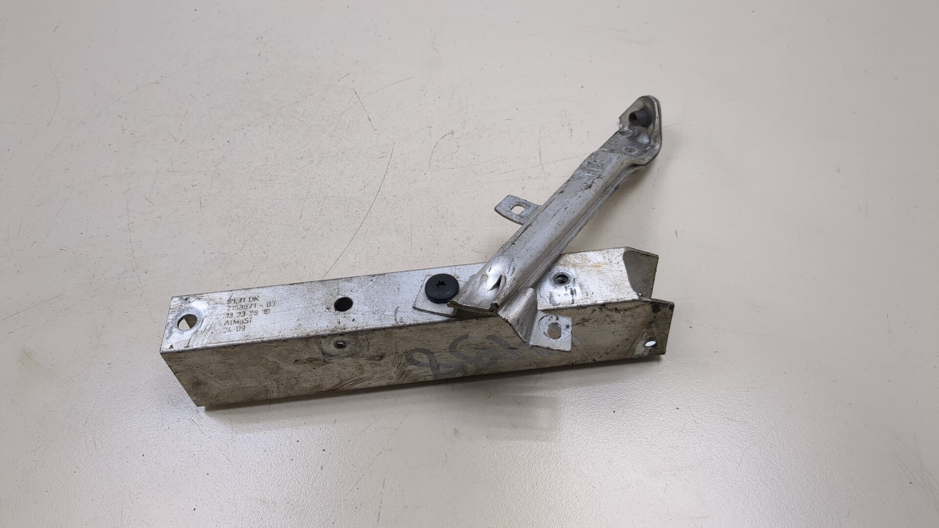 Кронштейн усилителя переднего бампера